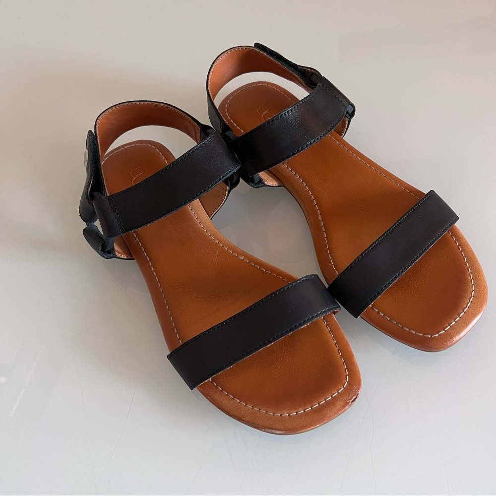 UGG | Black & tan Velcro ankle strap spring summer grandpa style flat sandal - Picture 1 of 16